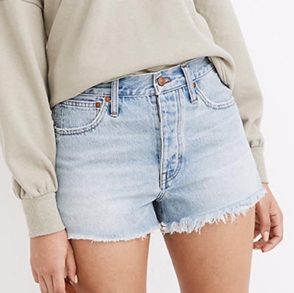 Madewell Curvy Relaxed Denim Shorts in Light Wash